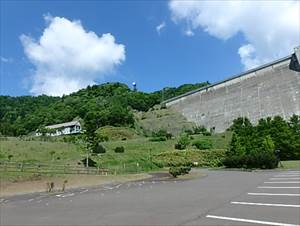定山渓ダム（サッポロ湖）駐車場の様子