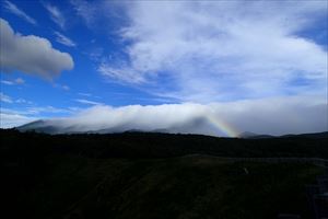 羅臼岳の辺りに虹色が見えてきれいな風景を楽しめました