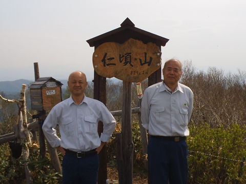 仁頃山にて、地域統括森林官