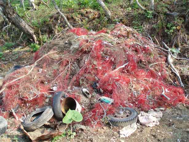 産業廃棄物（漁網）の不法投棄の状況