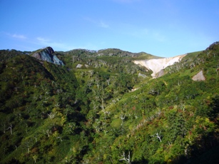 登別温泉側から「オロフレ峠」付近を望む