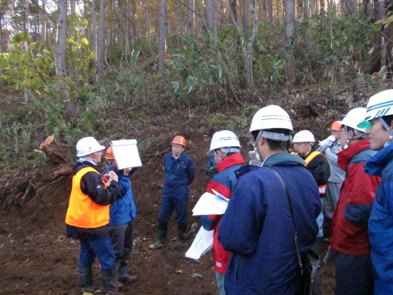 森林作業道作設指針の説明状況