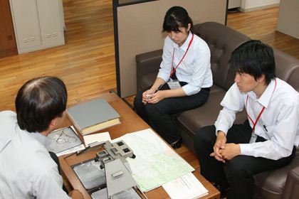 内田調査官から話を聞いてる最中