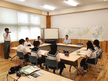 留萌市立北光中学校生徒と先生が当署を訪問