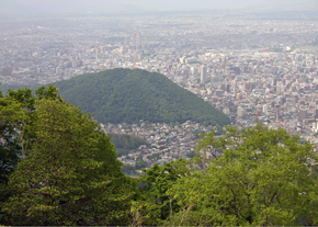 藻岩山から円山及び札幌市街地