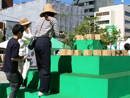 市民と一緒に苗作り