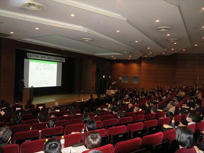 熱心に発表を聞き入る会場の皆さん