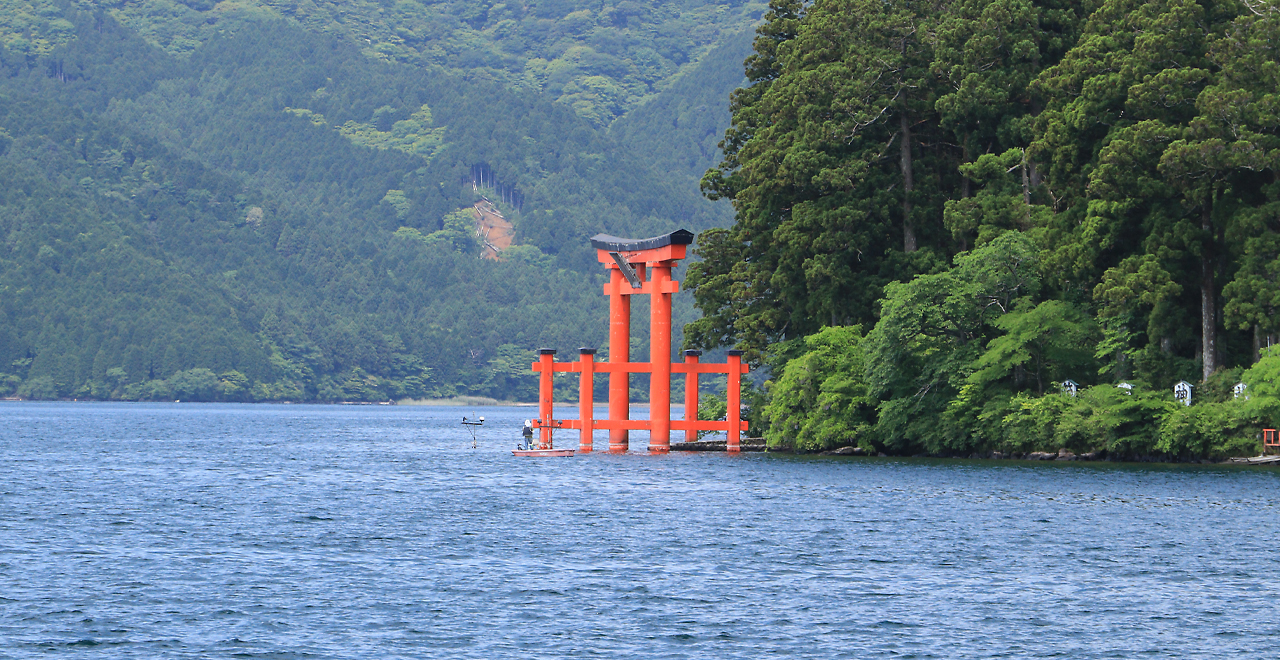 箱根神社の湖上鳥居
