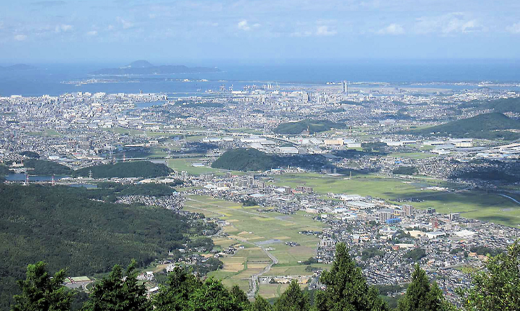 米の山頂上から福岡市街地を一望