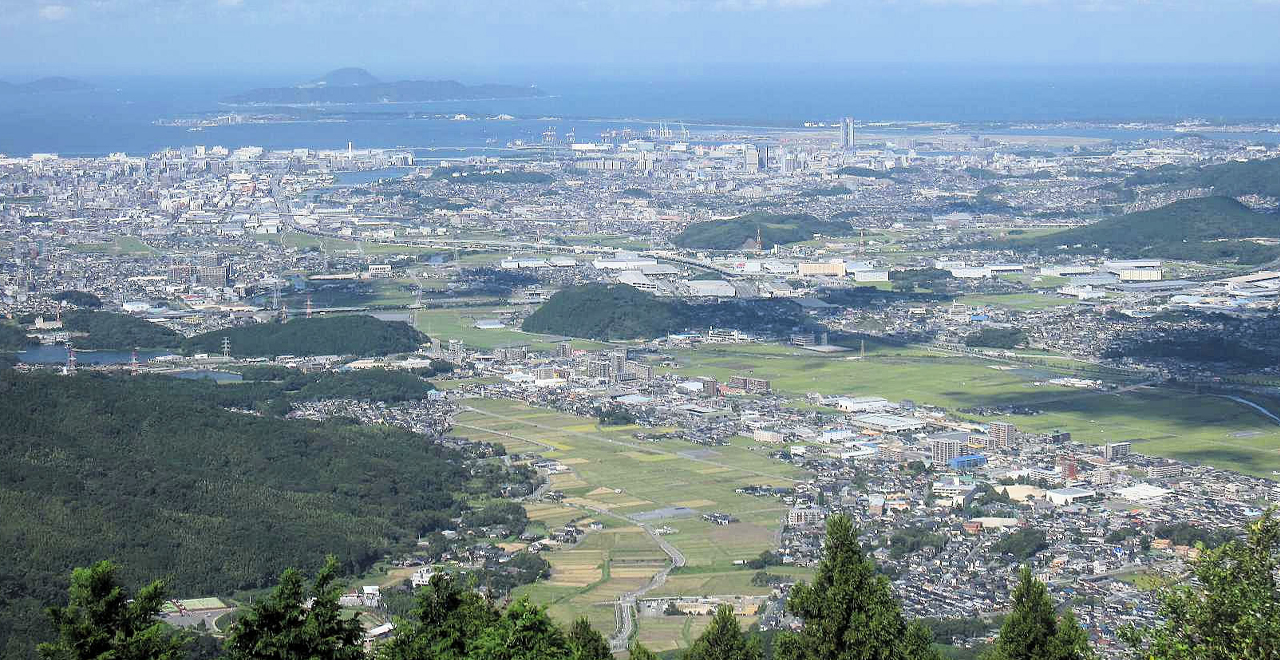 米の山頂上から福岡市街地を一望