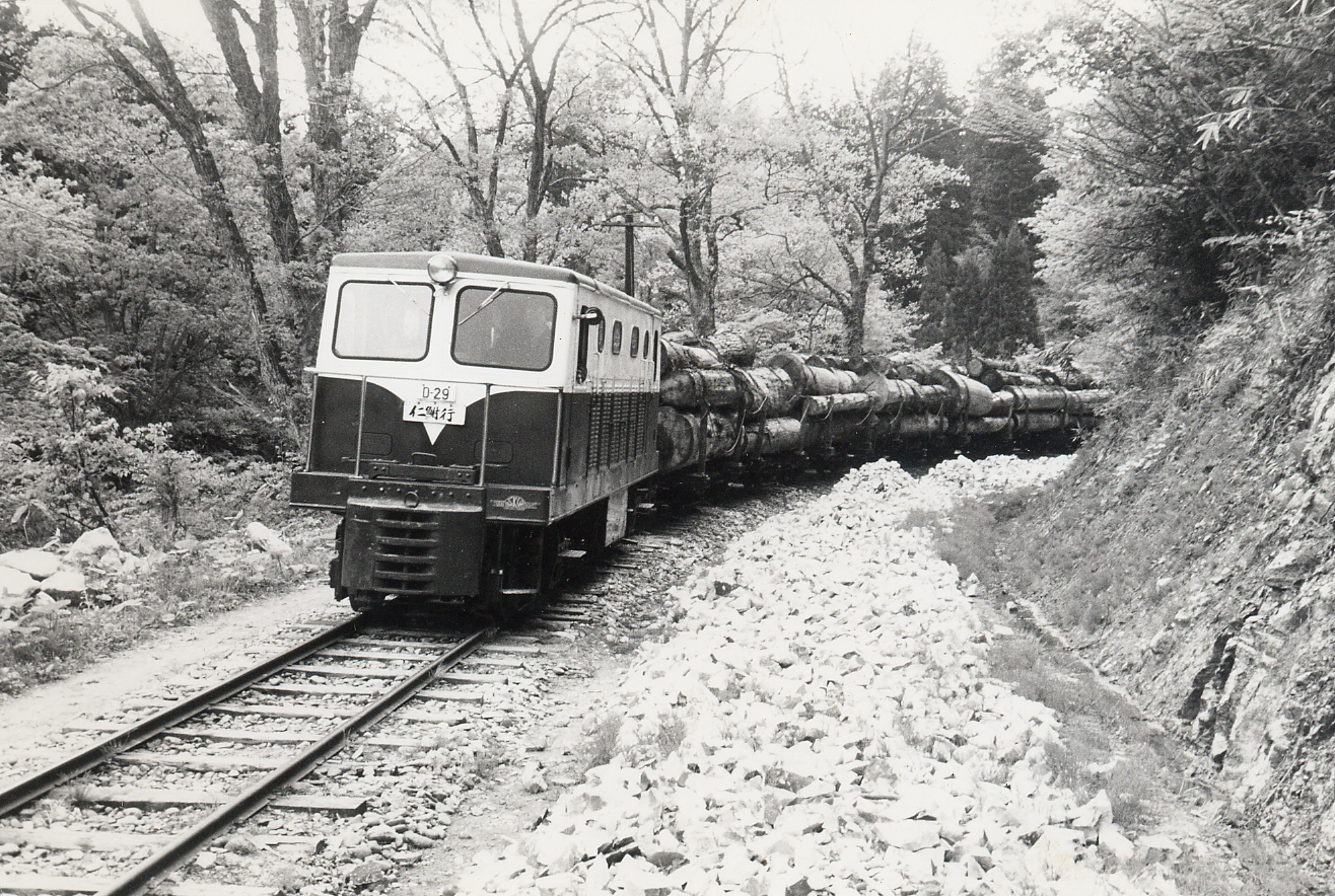 【東北局：森林鉄道】11（仁鮒森林鉄道）酒井工作所製8tボギー内燃機関車_昭和30年代前半