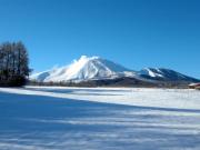 北軽井沢から望む冬の浅間山
