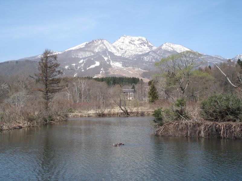 妙高山とイモリ池