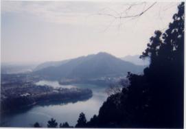 津久井城山方面（林内から眺望）