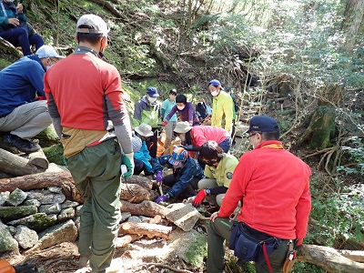 近自然工法による登山道整備の実地講習会に参加2