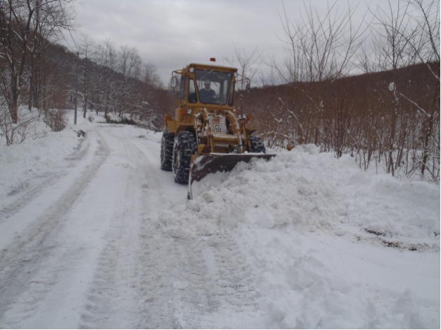 林道除雪作業の様子