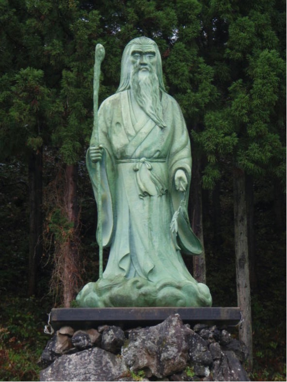 東成瀬村のシンボル仙人像