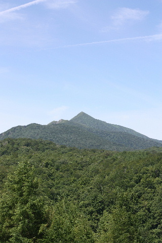 早池峰「剣ケ峰」を南測から望んだ様子