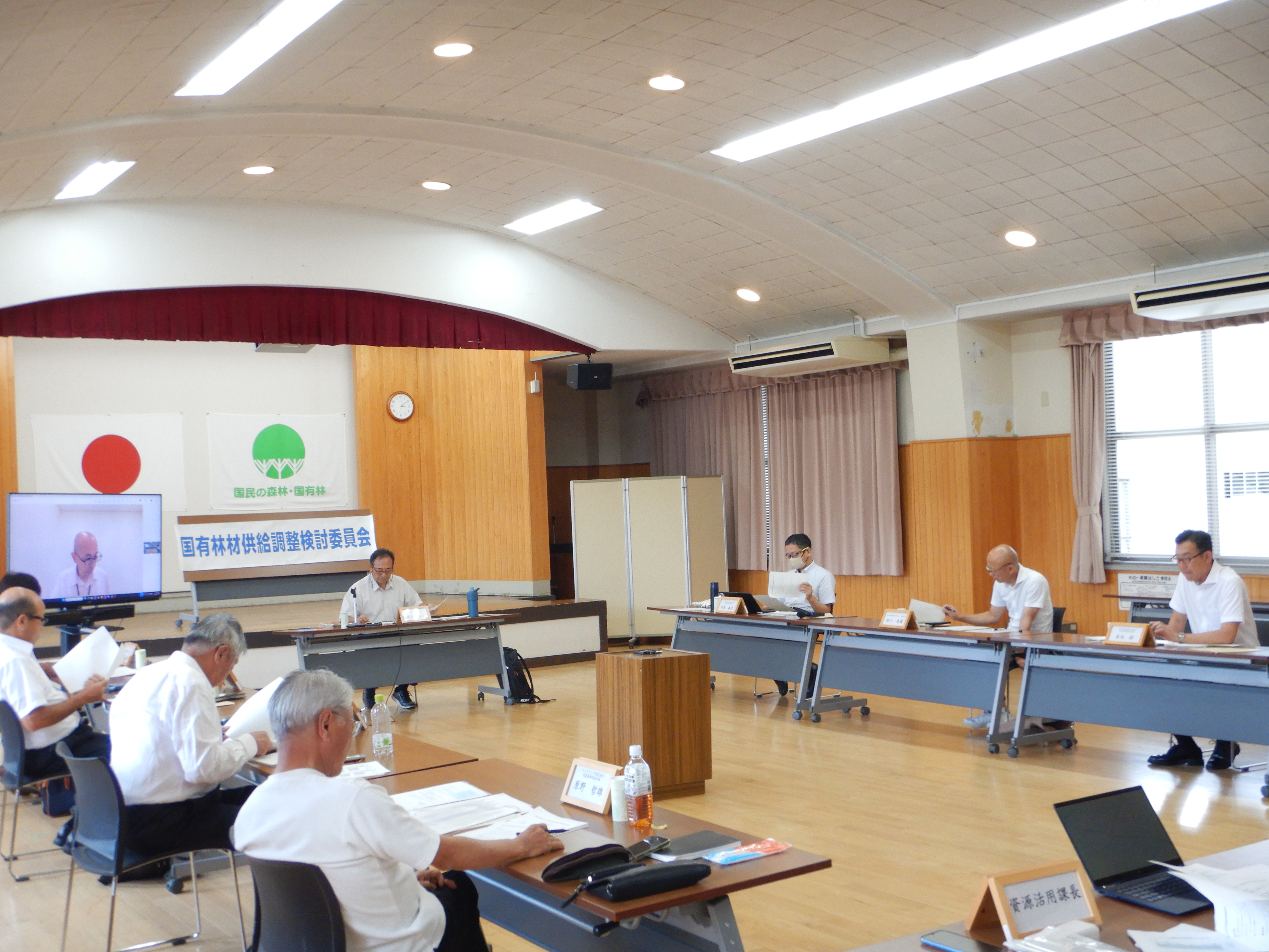 令和8年度第2回国有林材供給調整検討委員会の様子