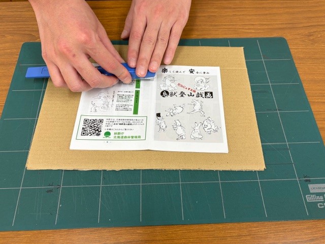 ホチキスを打つ