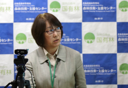 発表する滝谷研究主幹