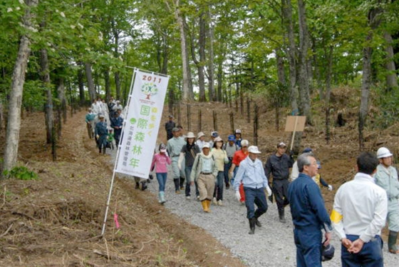 開会式会場への移動中です
