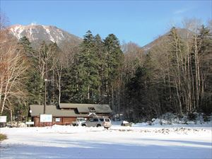 野営場からみる雌阿寒岳と阿寒富士