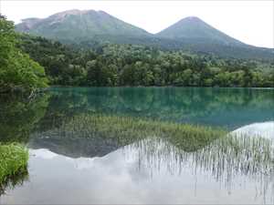 穏やかなオンネトーの湖面