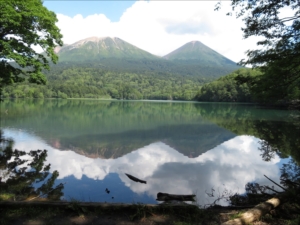 雌阿寒岳と阿寒富士