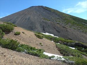 7合目から見る阿寒富士