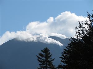 雌阿寒岳