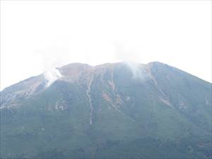 雌阿寒岳の噴煙