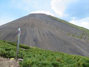 7合目からの阿寒富士の風景です。