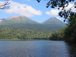 雌阿寒岳と阿寒富士