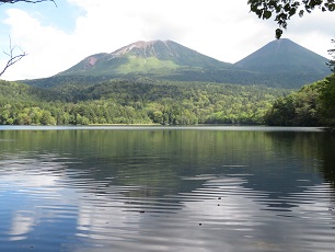 雌阿寒岳と阿寒富士