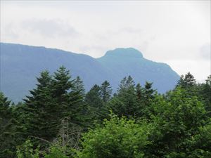 クマネシリ岳の特異な形状をしている頂上を見ることができました