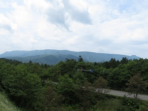 小さく突き出たクマネシリ岳