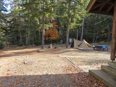 1張のテントが確認できる様子