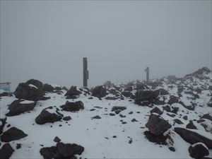 山頂はすっかり冬景色です。