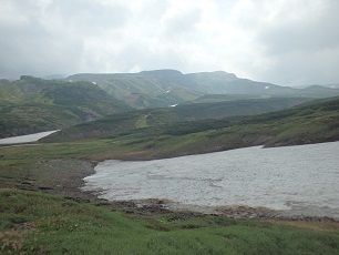 北海岳方面の眺め（石室過ぎ）