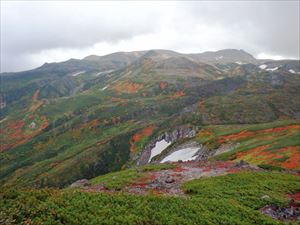 黒岳山頂から烏帽子岳方面