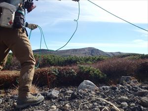 まだ、これから、登山する方もいると思いますが、ロープが張られていなくても歩道外には出ないようにお願いします。