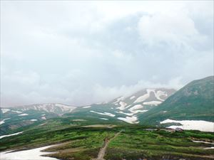 雲ノ平、北鎮岳に迫る雷雲