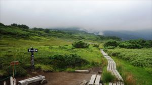 本日は、小雨まじりの曇り空で、終日緑岳は姿を見せてくれませんでした。