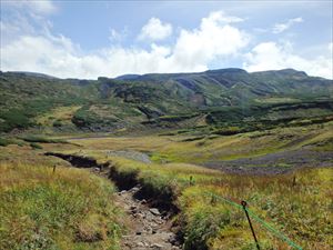 赤石川付近も少しずつ紅葉が始まっています。