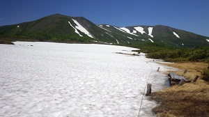 残雪のある第二花畑の様子