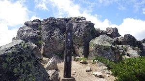赤岳山頂の標柱