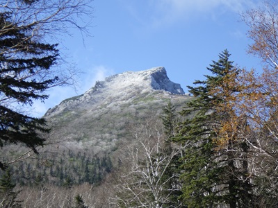 初冠雪の黒岳頂上の様子
