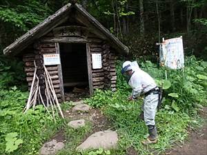 木天蓼小屋周辺でゴミ拾い