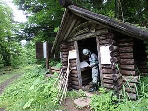 空沼岳木天蓼（またたび）小屋の様子